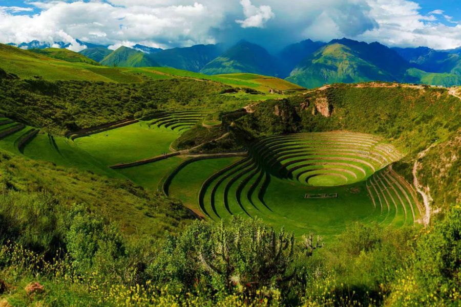 Tour Maras Moray Vista panorámica de las terrazas circulares del complejo arqueológico de Moray.